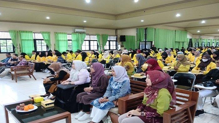 Suasana Pelepasan Ratusan Mahasiswa Fakultas Kedokteran dan MIPA ULM untuk melaksanakan Kuliah Kerja Nyata (KKN) Pembelajaran Pemberdayaan Masyarakat  (PPM) di Aula FK ULM