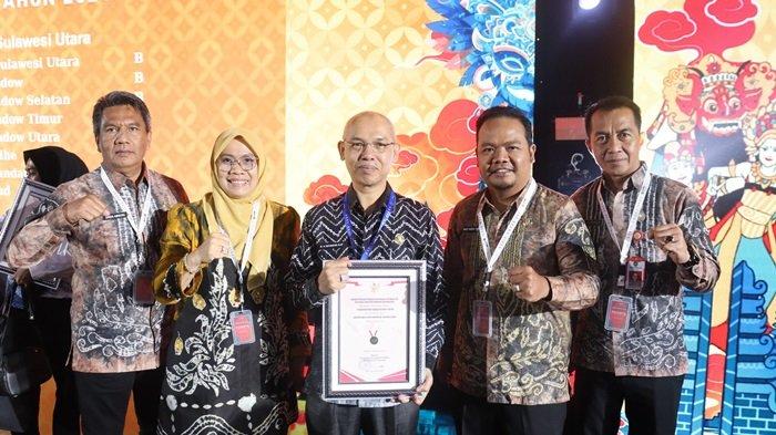 Pemerintah Daerah Kabupaten Tapin meraih penghargaan Sakip Award 2024 dari Menteri Pendayagunaan Aparatur Negara dan Reformasi Birokrasi (MenPANRB).