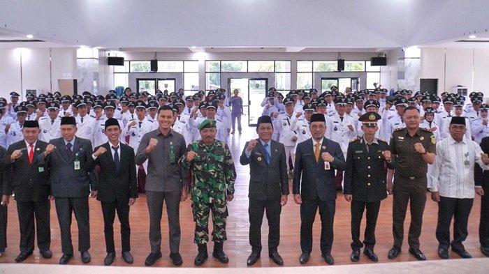 Pengukuhan 148 kapala desa oleh Bupati Balangan
