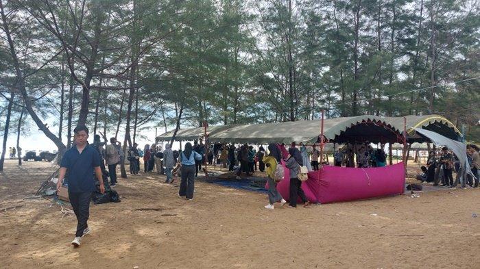 Pengunjung ramai di pantai batakan baru, Tanah Laut.
