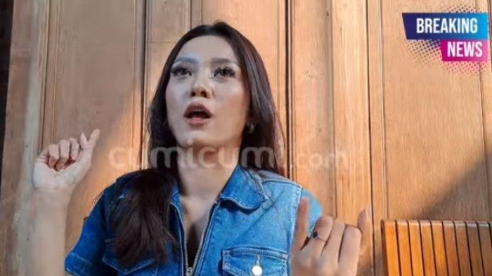 Penyanyi Fizzabella klarifikasi terkait tuduhan pernah menjadi orang ketiga dalam hubungan Denny Caknan dan Happy Asmara.