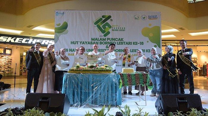 Peringatan Dies Natalis ke 1 Universitas Borneo Lestari sekaligus HUT ke-16 Yayasan Borneo Lestari di Banjarbaru beberapa waktu lalu.
 