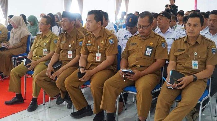 Pertemuan dengan Kades dan Perangkat desa juga dihadiri dinas terkait