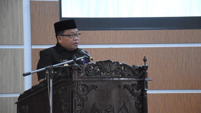 Pj Bupati Kapuas Erlin Hardi saat memberikan sambutan pada Rapat Paripurna ke-1 Masa Persidangan III tahun sidang 2024, bertempat di Ruang Rapat Paripurna DPRD Kabupaten Kapuas.
Kemudian mewujudkan ekonomi yang produktif, inovatif, berdaya saing dan berketahanan serta pengelolaan Sumber Daya Alam, lingkungan dan infrastruktur yang terintegrasi dan berkelanjutan.
