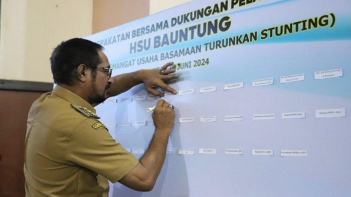 Pj Bupati HSU Zakly Asswan tandatangani kesepakatan bersama dukungan pelaksanaan HSU Bauntung (Harus Semangat Usaha Basamaan Turunkan Stunting).