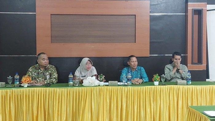 Pj Sekda Kabupaten Tabalong, Hamida Munawarah menghadiri rapat koordinasi rencana pembangunan Kantor Camat Haruai.
