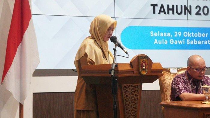 Pjs Wali Kota Banjarbaru Hj Nurliani menghadiri Acara High Level Meeting (HLM) Percepatan dan Perluasan Digitalisasi Daerah (P2DD), bertempat di Aula Gawi Sabarataan Pemerintah Kota Banjarbaru. Selasa (29/10/2024).