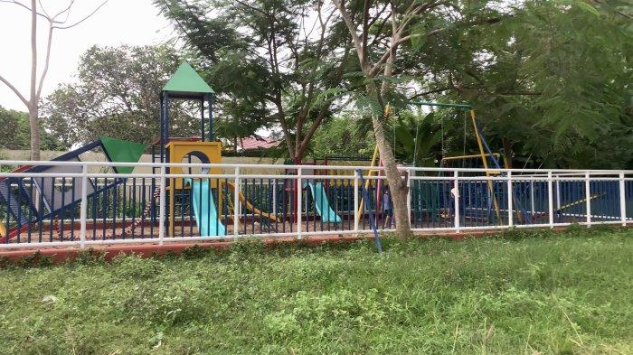 Playground yang ada di Taman Sekumpul Martapura, kalian bisa bawa anak bermain di lokasi ini.