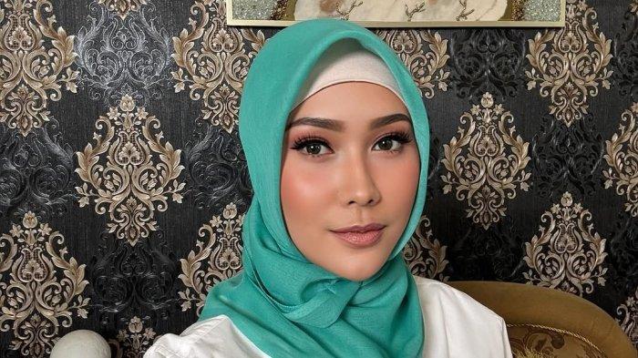 TARAWIH KILAT - Potret Inul Daratista berhijab, dicapture 5 Maret 2025.