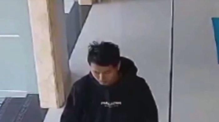 Pria yang diduga melakukan pelecehan terhadap jamaah wanita yang tengah sholat dzuhur di Masjid Desa Gunung Sari, Kecamatan Baureno, Bojonegoro, Jawa Timur.