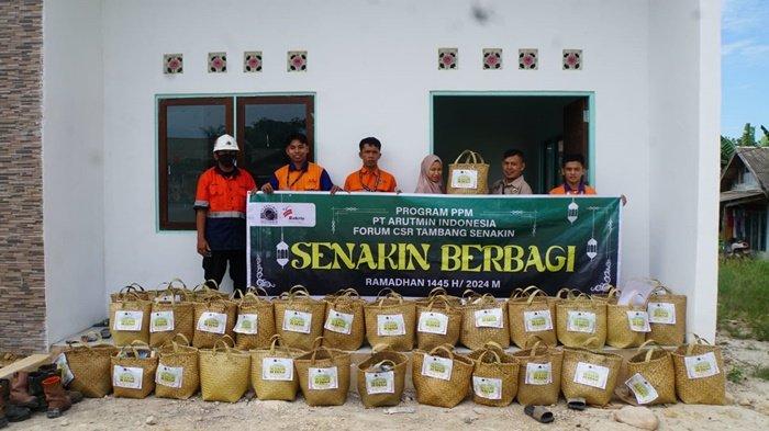 Program Senakin Berbagi adalah program yang rutin dilaksanakan oleh PT Arutmin Indonesia Tambang Senakin bersama mitra kerja setiap tahun di bulan suci Ramadan dan menjelang lebaran Idulfitri.