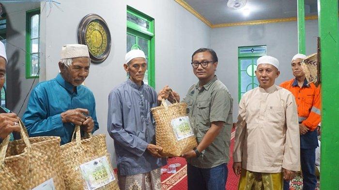 Program Senakin Berbagi adalah program yang rutin dilaksanakan oleh PT Arutmin Indonesia Tambang Senakin bersama mitra kerja setiap tahun di bulan suci Ramadan dan menjelang lebaran Idulfitri.