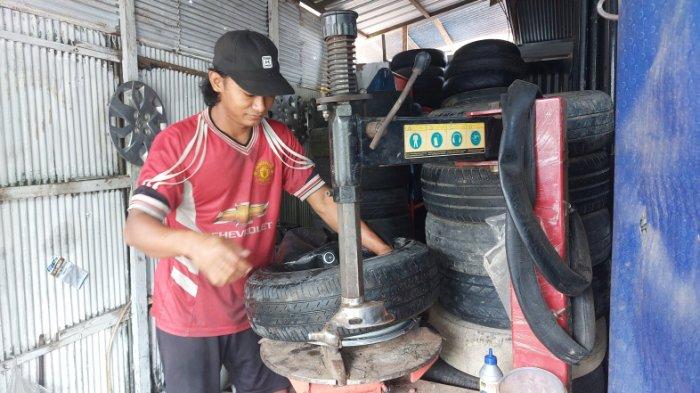 Bantuan Usaha Buat Tukang Tambal Ban di Tambangulang Tanahlaut, Mulai dari Ban hingga Kunci
