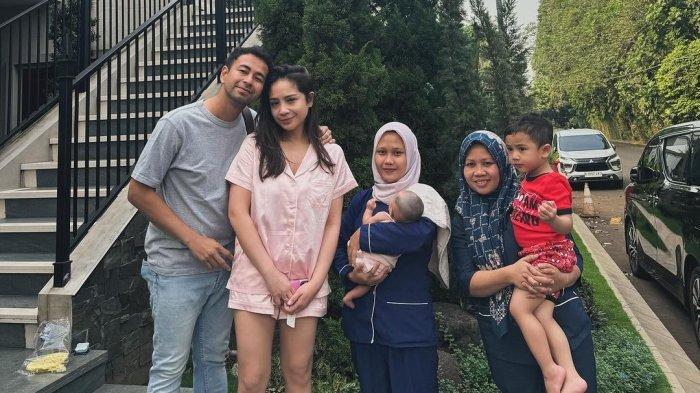 Raffi Ahmad, Nagita Slavina, Sus Ayu, Baby Lily, Sus Rini dan Rayyanza. 