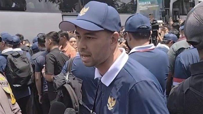 Raffi Ahmad meninggalkan Magelang usai mengikuti pembekalan Kabinet Merah Putih di Magelang, Jawa Tengah.
