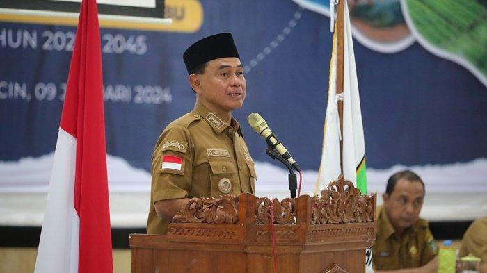 Rapat Forum Konsultasi Publik Rancangan Awal Rencana Pembangunan Jangka Panjang Daerah (RPJPD) tahun 2025-2045, di Auditorium Kapet, Simpang Empat, Selasa (9/1/2024).