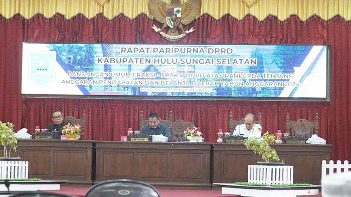Rapat Paripurna dipimpin Wakil Ketua DPRD Kabupaten Hulu Sungai Selatan (HSS), Kartoyo dan HM Kusasi, Rabu (20/9/2023).