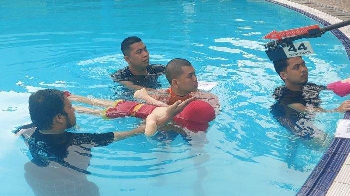 Reka adegan tenggelamnya Dante anak Tamara Tyasmara dan Angger Dimas. Yudha Arfandi peragakan 13 adegan.
