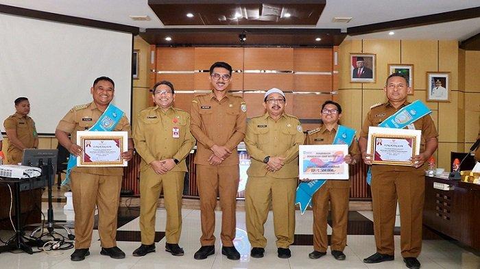 Terbaik I, II dan III  Pengelolaan SAKIP tingkat kecamatan yakni Kecamatan Sambung Makmur, Astambul dan Beruntung Baru. 