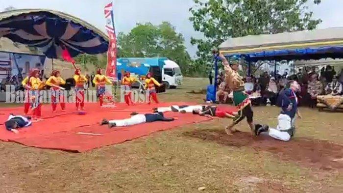 SENDRATARI Tanah Banyuku yang dimainkan Sanggar Seni ABG Politala tampil memukau pada acara Peletakan Batu Pertama Revitalisasi Monumen Perang Batakan Divisi IV ALRI di Wisata Sejarah Bukit Timah di Desa Tanjung