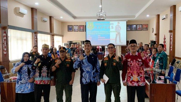 Satuan Polisi Pamong Praja dan Pemadam Kebakaran Kabupaten Kapuas adakan rapat koordinasi Optimalisasi perlindungan masyarakat se Kabupaten Kapuas di Aula Bappalitbangda Kuala Kapuas, Kamis (19/10/2023).