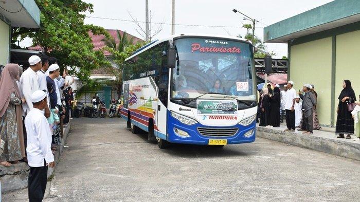 Sebanyak 10 bus mengangkut jemaah haji Kabupaten Kapuas dari Embarkasi Banjarmasin, Kamis (13/7/2023).
