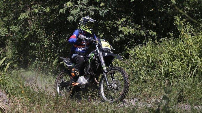 Seri 2 Shell bLU cRU Yamaha Enduro Challenge Berlangsung Meriah di Kalimantan.