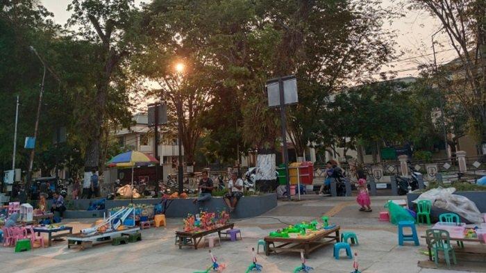 Situasi terkini Taman Dwi Warna Barabai yang semakin ramai dikunjungi masyarakat.