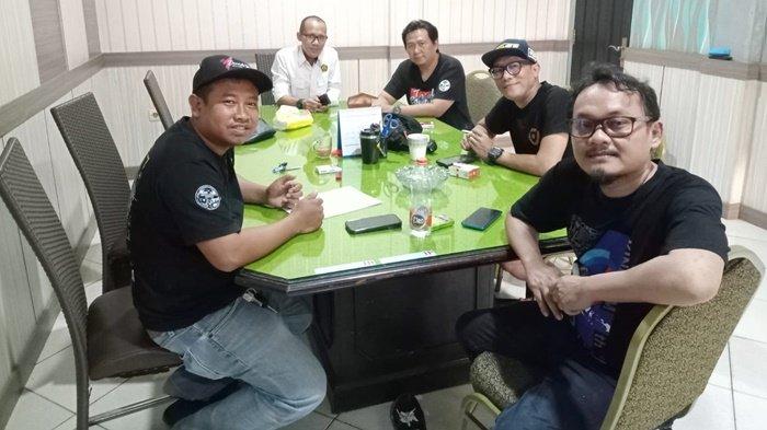 Steering Comittee Borneo Bimmers Meet#2 Indonesia, dari kiri depan searah jarum jam, Yoyon, Hafiz, Fadli Beiber, H Arief (P.I.C. Indonesia) dan Imam Taufik