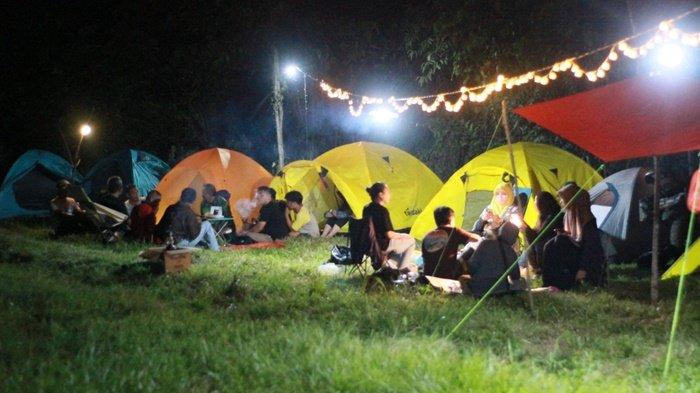 Suasana Camping Ground Hantanung Hills Camp di Desa Gunung Batu, Balangan, Kalimantan Selatan.