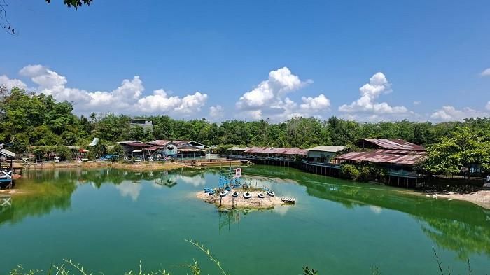 DANAU BIRU- Suasana Danau Biru di Desa Tayur Kecamatan Amuntai Utara Kabupaten Hulu Sungai Utara (HSU).