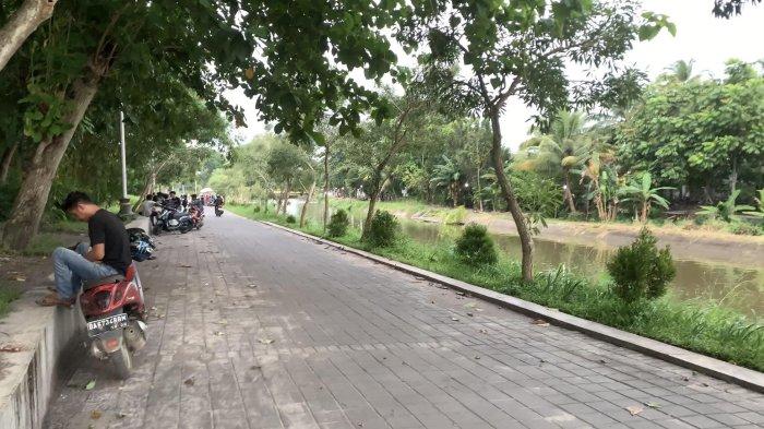 Suasana Irigasi Taman Sekumpul di Jalan Sekumpul Martapura.
