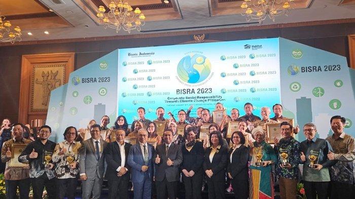 Suasana pada acara penyerahan Bisnis Indonesia Corporate Social Responsibility Awards (BISRA) di Aryaduta Hotel Jakarta, Selasa (15/8/2023).