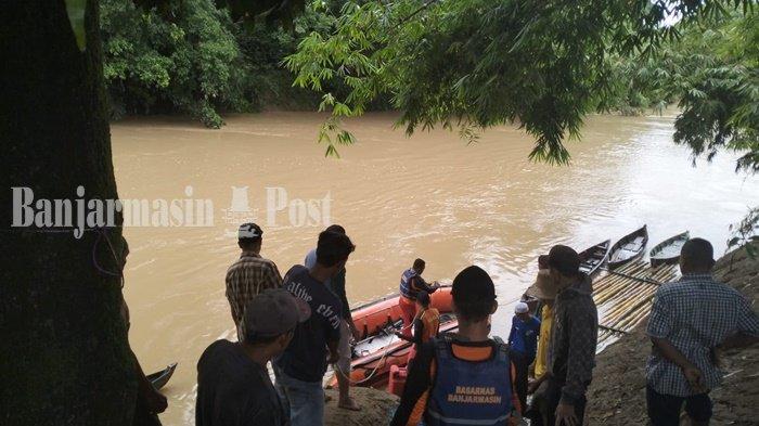 Suasana pencarian Irwansyah alias Bambang yang diduga Tenggelam di Sungai Pengaron Banjar.