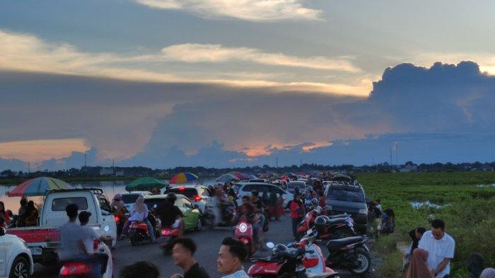 Suasana ramainya jalan bypass Panangkalaan Bayur beberapa waktu lalu saat sore hari jelang petang