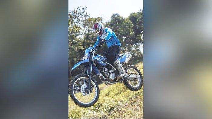 Suspensi Yamaha WR 155R, menurut Erik Arisanto, warga Sungai Ulin, Banjarbaru, sangat nyaman, mesin andal, bagus, juga irit bahan bakar.