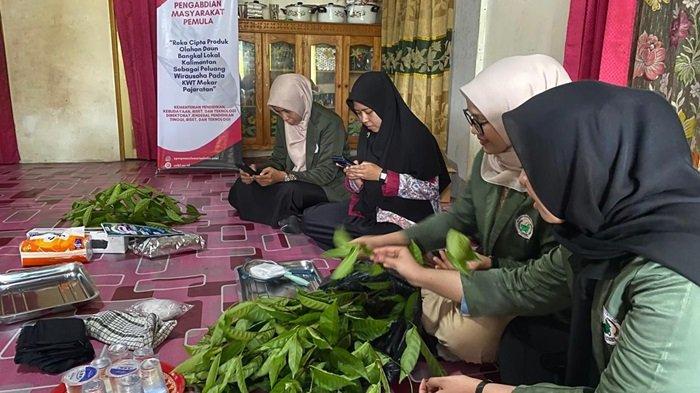 Tim Pengabdian Masyarakat Pemula Hibah Kementerian Pendidikan, Kebudayaan, Riset dan Teknologi Kelompok Skema Pemberdayaan Berbasis Masyarakat, melakukan pengabdian masyarakat di Desa Kaliukan khususnya pada KWT Mekar Pajaratan, bekerja sama dengan Penyuluh Pertanian BPP Astambul