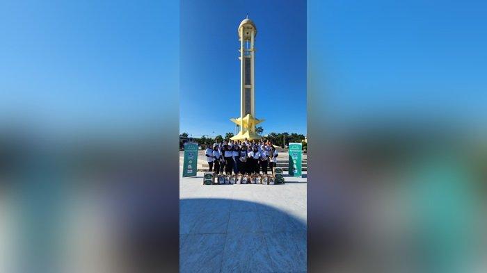 Tim Unilever Indonesia area Kalsel bekerja sama dengan Distributor,Partner bisnis dan marbot masjid untuk melakukan gerakan bersih-bersih masjid.