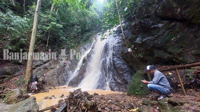 Wisata Kalsel. Air Terjun Lano di Desa Lano, Kecamatan Jaro, Kabupaten Tabalong, Provinsi Kalimantan Selatan, Minggu (21/5/2023).