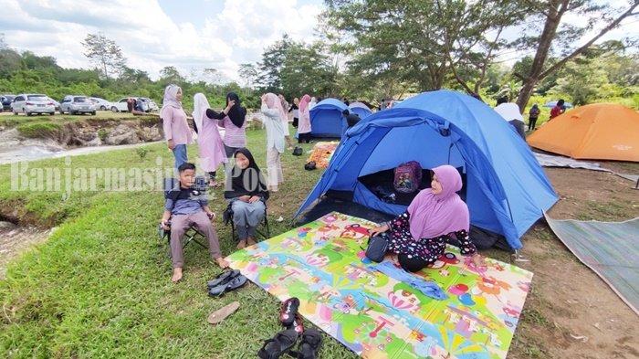 Suasana berkemah bisa didapatkan di Riam Bidadari, Desa Lumbang RT 09, Kecamatan Muara Uya, Kabupaten Tabalong, Provinsi Kalimantan Selatan.
