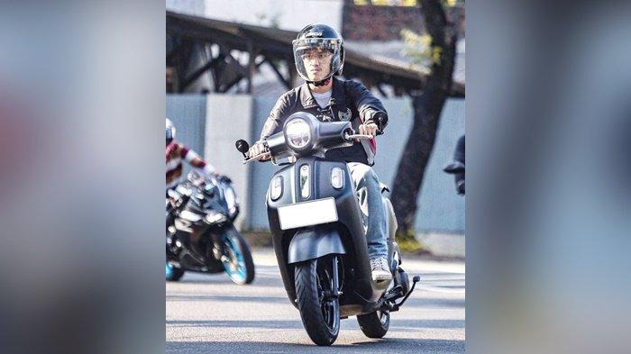 Yamaha Fazzio juga tersedia dengan warna prestige silver dan black.