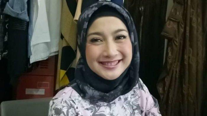 Desy Ratnasari.