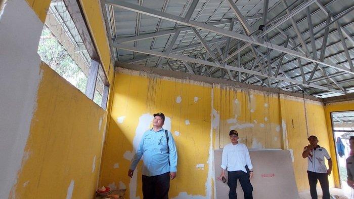JPN saat melakukan pengawasan dan monitoring pembangunan fasilitas pendidikan dua unit sekolah di HST