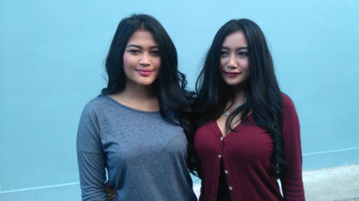Penyanyi dangdut sekaligus personil Duo Serigala, Ovi Sovianty dan Pamela Savitri ketika ditemui di kawasan Kapten Tendean, Mampang, Jakarta Selatan, Jumat (22/4/2016).