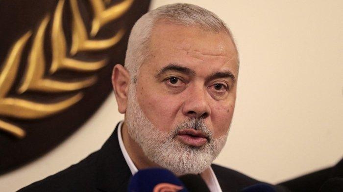 Petinggi Hamas Ismail Haniyeh mengadakan konferensi pers selama kunjungannya ke Dar al-Fatwa, otoritas agama Sunni tertinggi Lebanon, di Beirut pada 22 Juni 2022. --- Israel membunuh Ismail Haniyeh dalam serangan udara di Iran hari ini, 31 Juli 2024.
