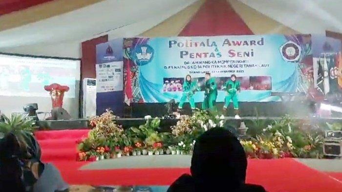 Pergelaran seni kekinian (hiphop) pada Malam Puncak Dies Natalis ke-14 Politeknik Negeri Tanah Laut (Politala) di Pelaihari, Kalimantan Selatan, Jumat (22/9/2023).