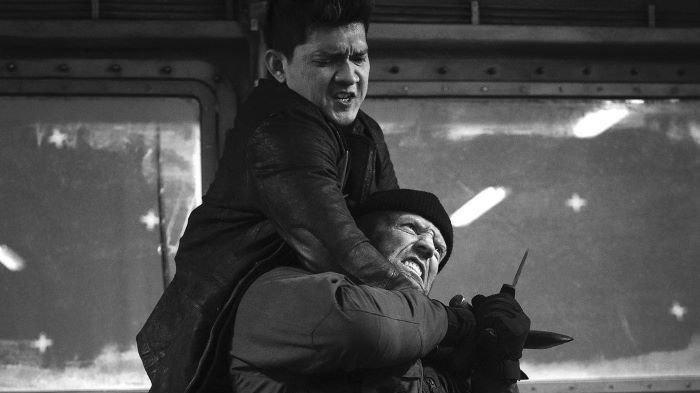 Aktor Hollywood Jason Statham sedang berakting laga bersama Iko Uwais.