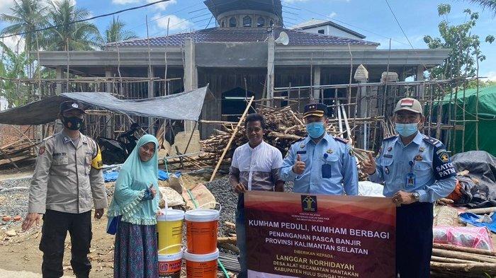 Bantu Langgar Noorhidayah Desa Alat HST, Kementerian Hukum dan HAM