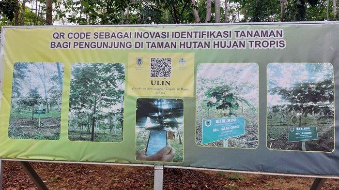 Informasi pohon di Taman Hutan Hujan Tropis di Banjarbaru cukup pindai dengan kode QR yang ada di pepohonan.