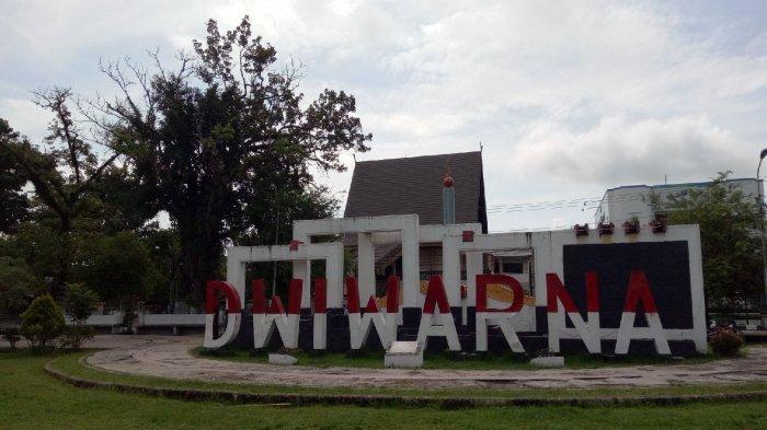 Potret Taman Dwi Warna Barabai di Barabai Selatan, Barabai, Kabupaten Hulu Sungai Tengah, Kalimantan Selatan.